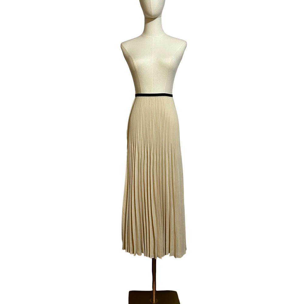JenniElegant Cream Pleated Skirt